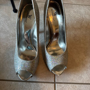 Women's Worthington Silver Glitter Peep Toe Heels Size 9.5